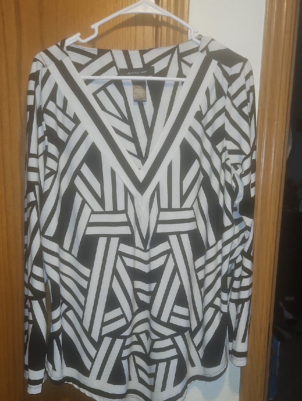 Ashley Stewart Black & White Geometric V-Neck Top
